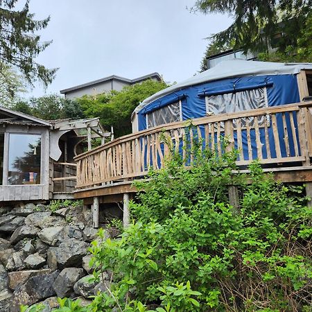 Lunar Cove Inn Charters And Tours Tofino Exteriör bild