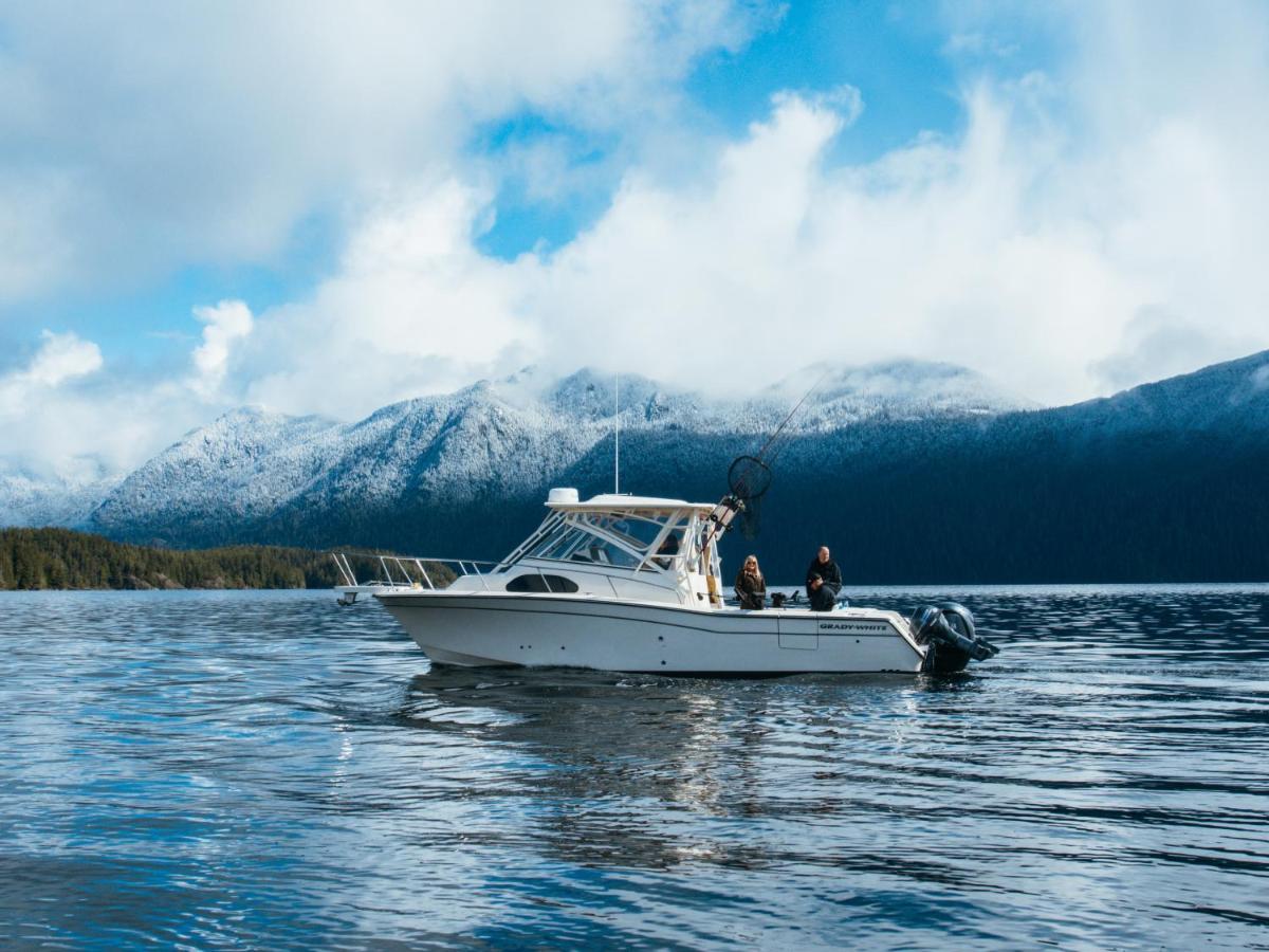 Lunar Cove Inn Charters And Tours Tofino Exteriör bild