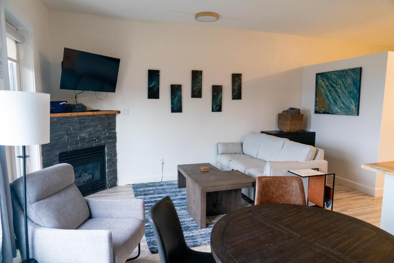 Lunar Cove Inn Charters And Tours Tofino Exteriör bild