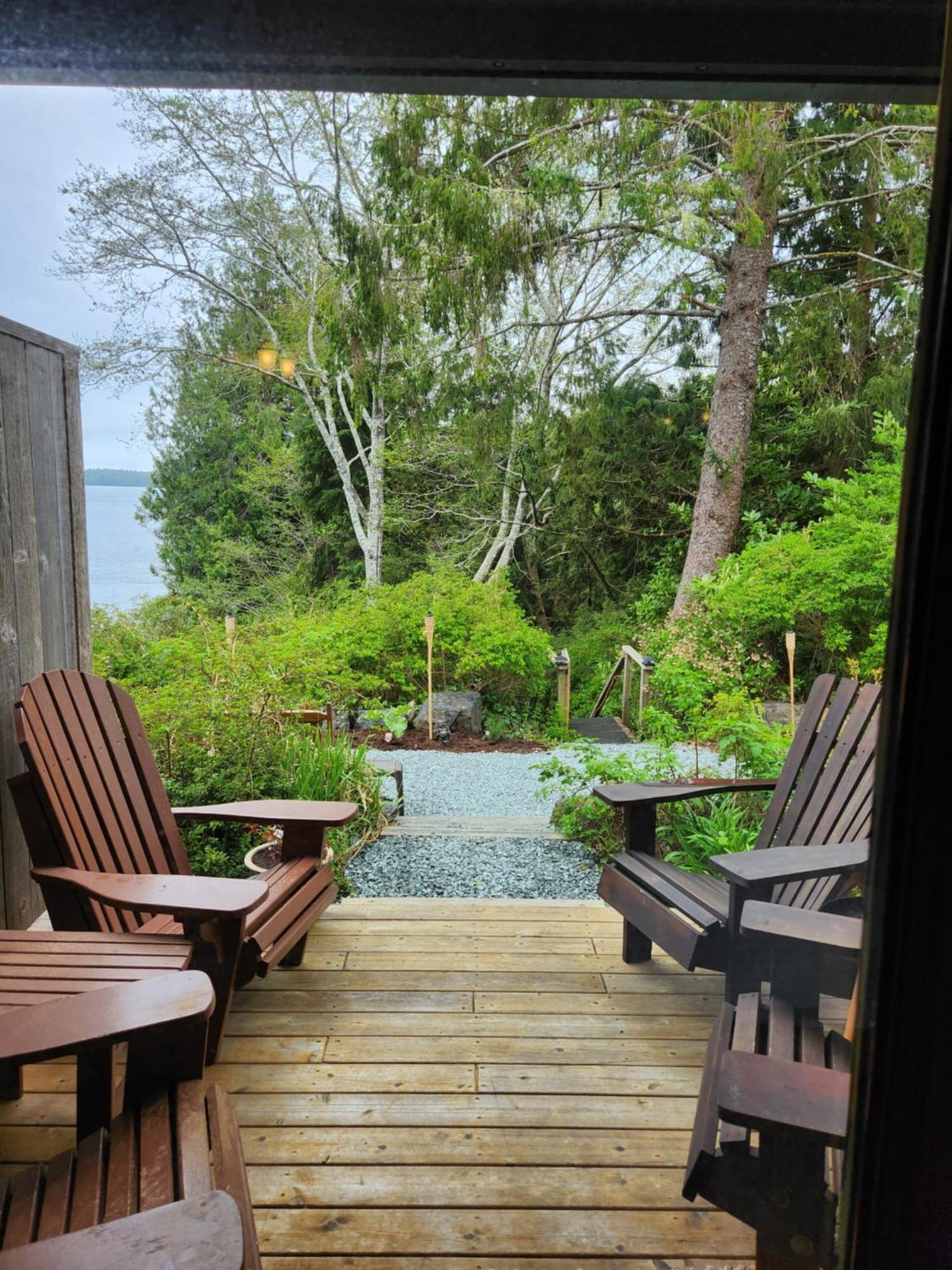 Lunar Cove Inn Charters And Tours Tofino Exteriör bild