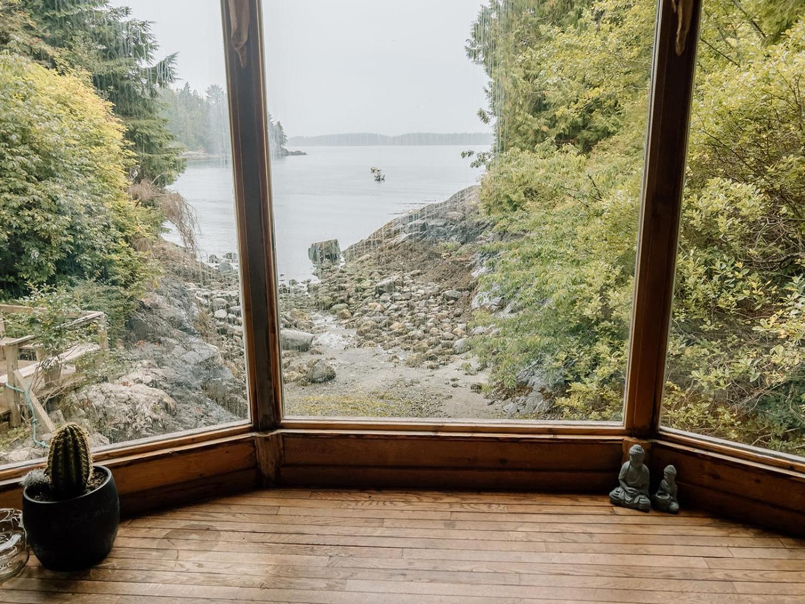 Lunar Cove Inn Charters And Tours Tofino Exteriör bild