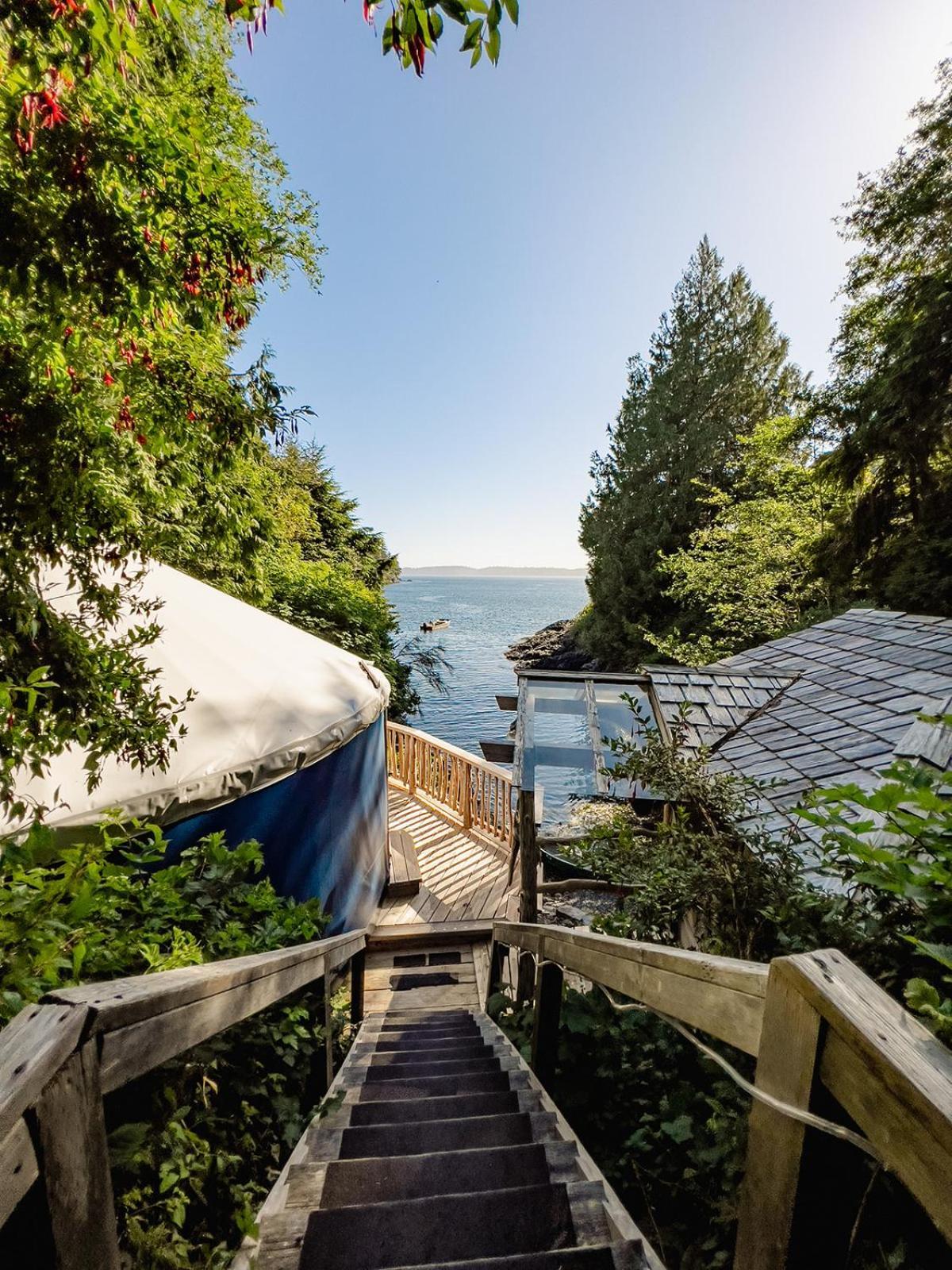 Lunar Cove Inn Charters And Tours Tofino Exteriör bild